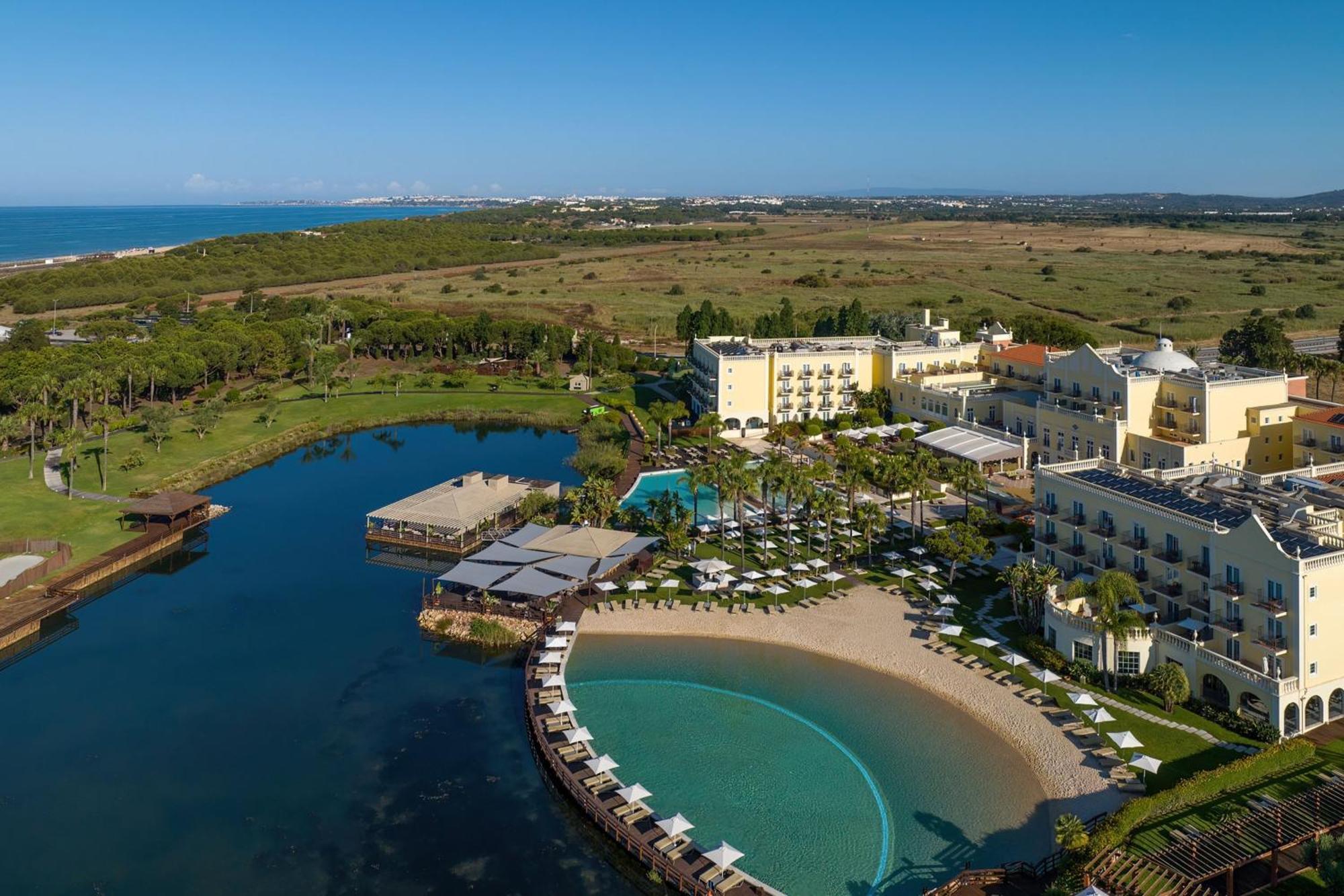 湖泊度假村 维拉摩拉 外观 照片 Aerial view of the resort
