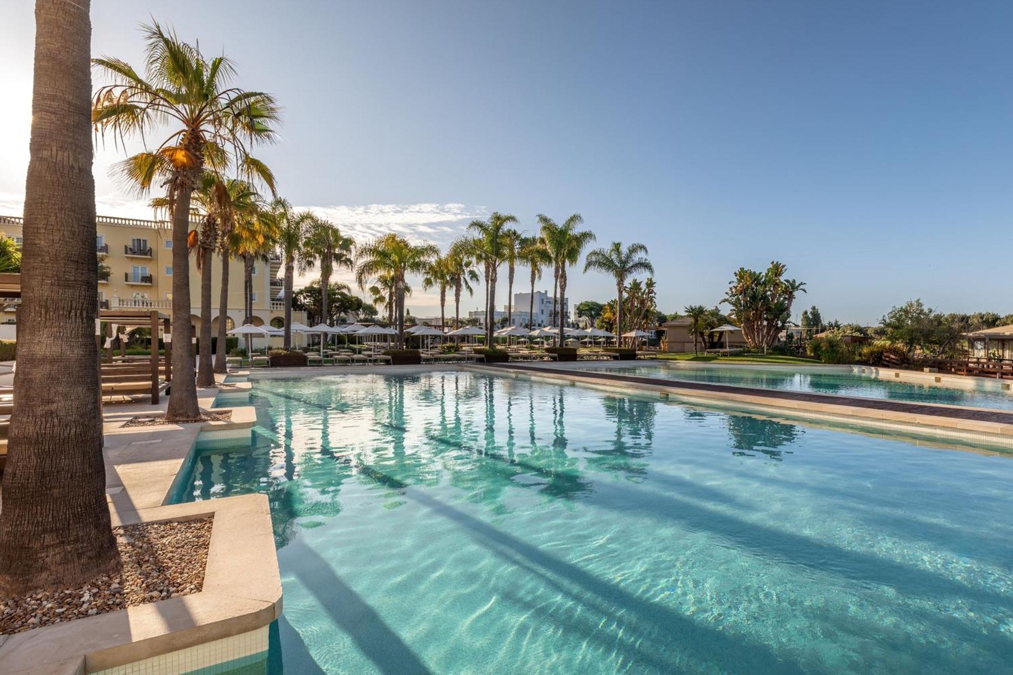 湖泊度假村 维拉摩拉 外观 照片 The swimming pool at the hotel