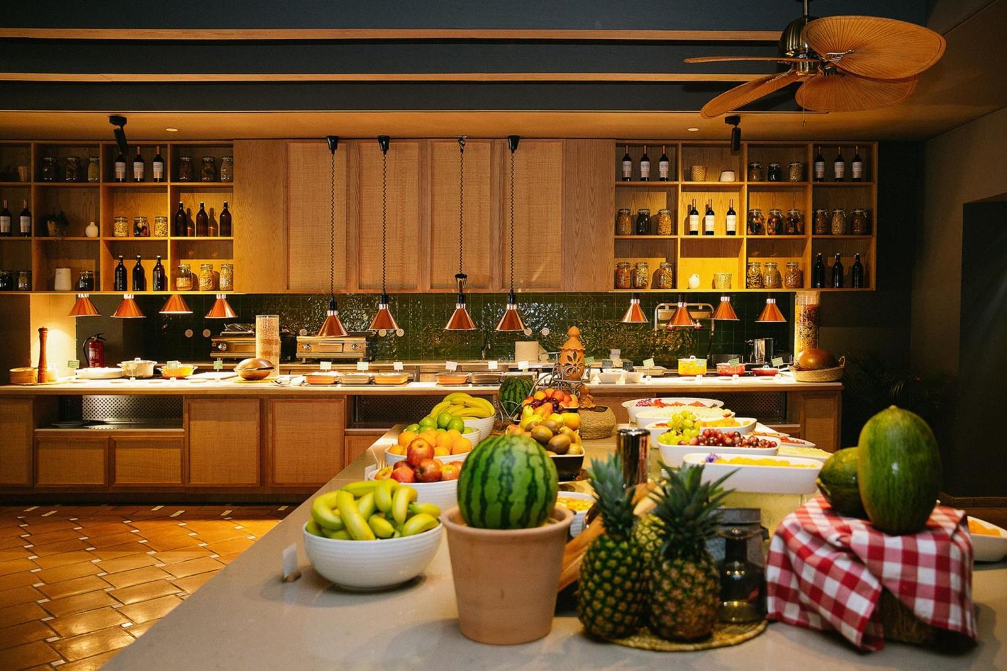 湖泊度假村 维拉摩拉 外观 照片 A buffet at a hotel