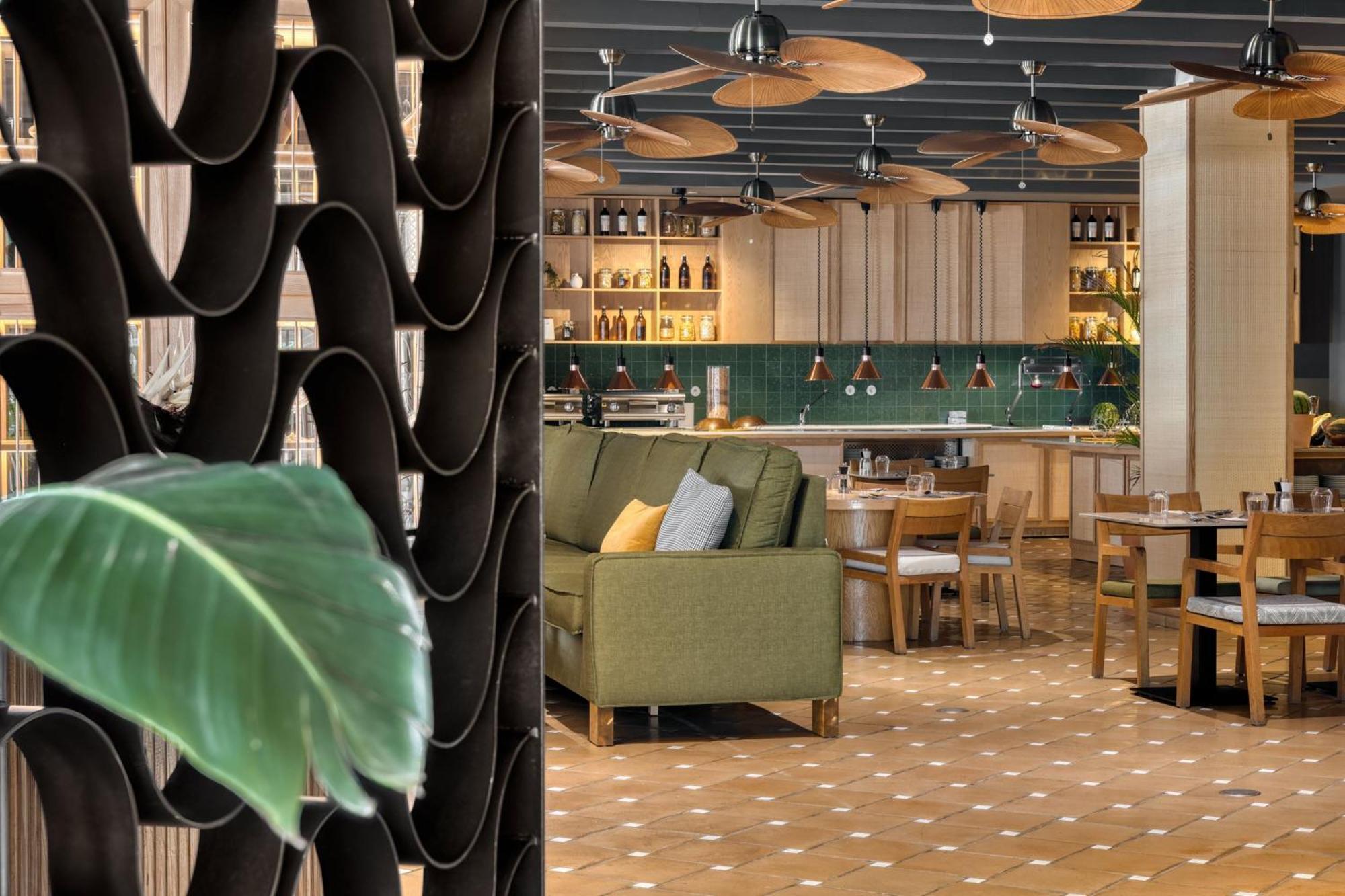 湖泊度假村 维拉摩拉 外观 照片 The interior of the restaurant