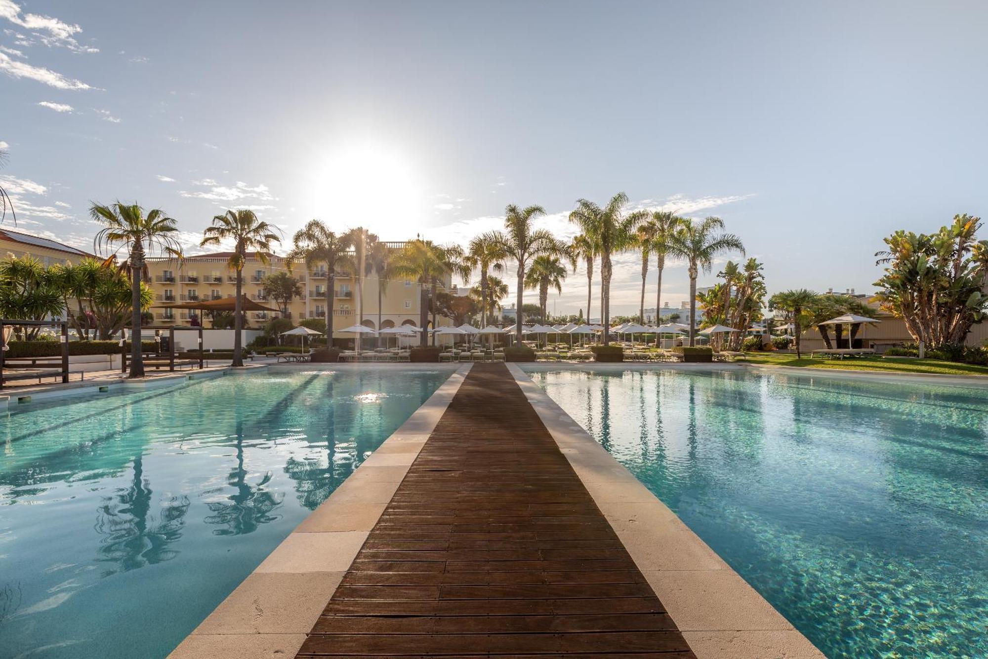 湖泊度假村 维拉摩拉 外观 照片 The swimming pool at the resort