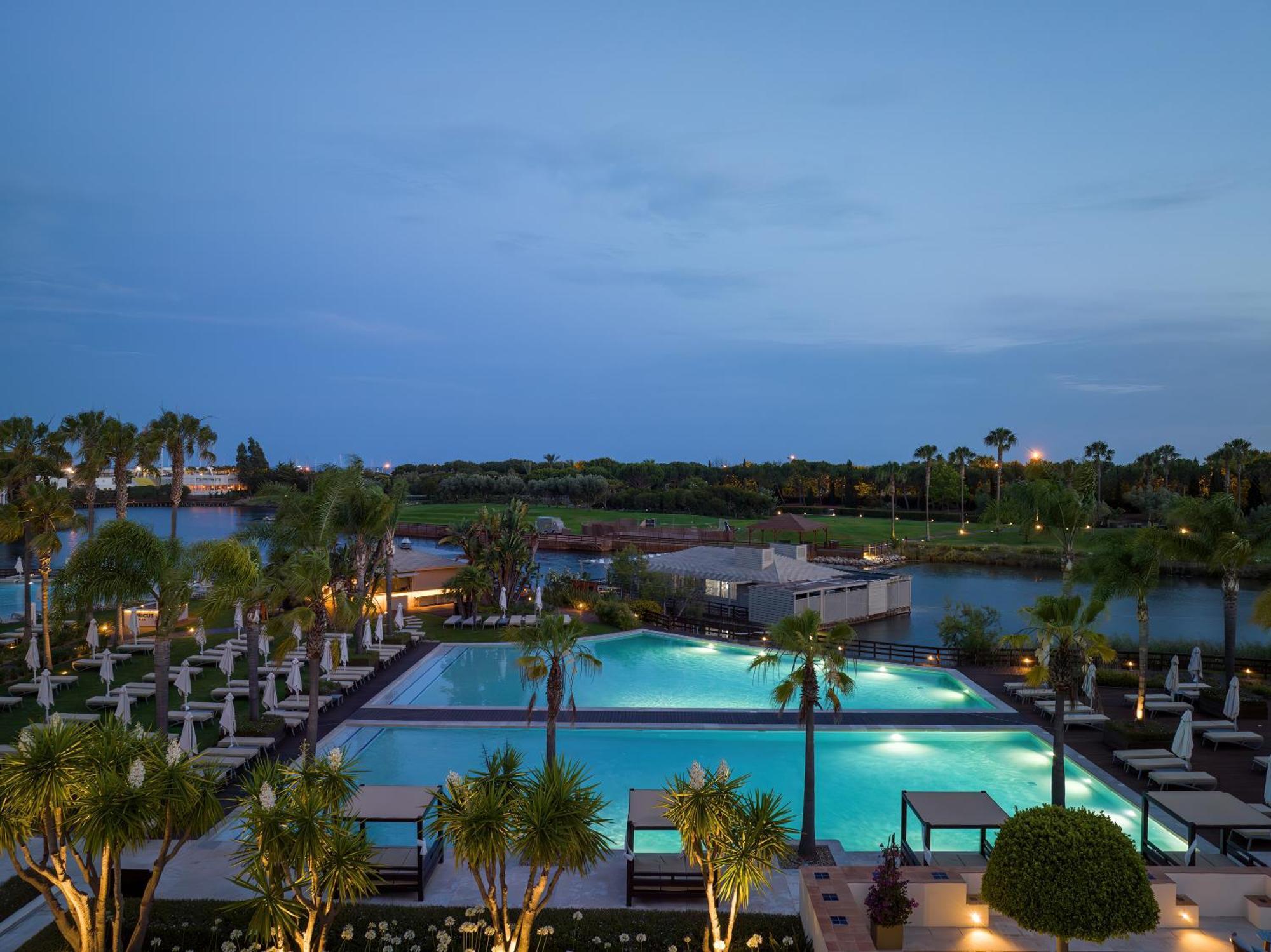 湖泊度假村 维拉摩拉 外观 照片 The resort's main pool