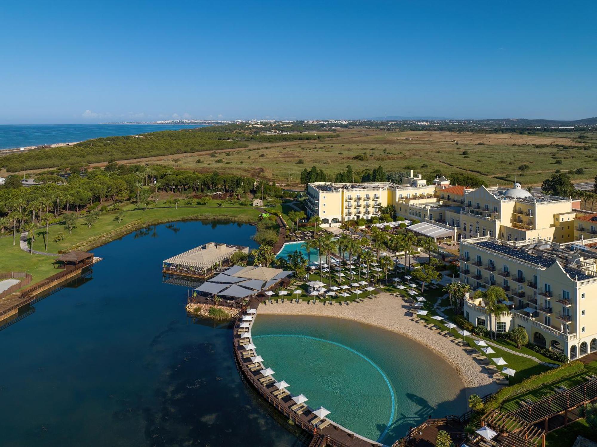 湖泊度假村 维拉摩拉 外观 照片 Aerial view of the resort