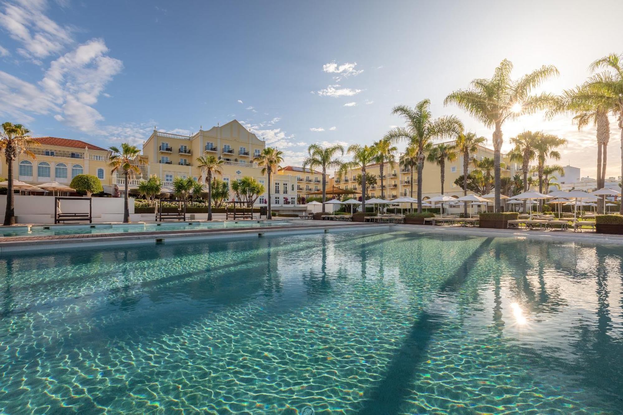 湖泊度假村 维拉摩拉 外观 照片 The swimming pool at the resort