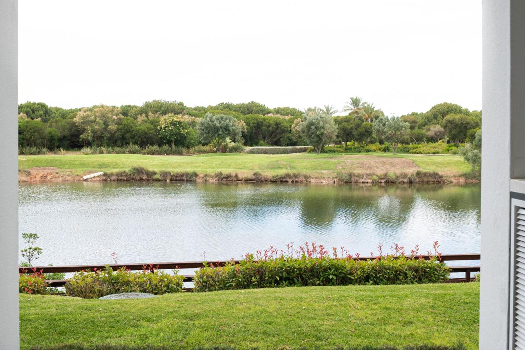 湖泊度假村 维拉摩拉 外观 照片 Golf course at the resort